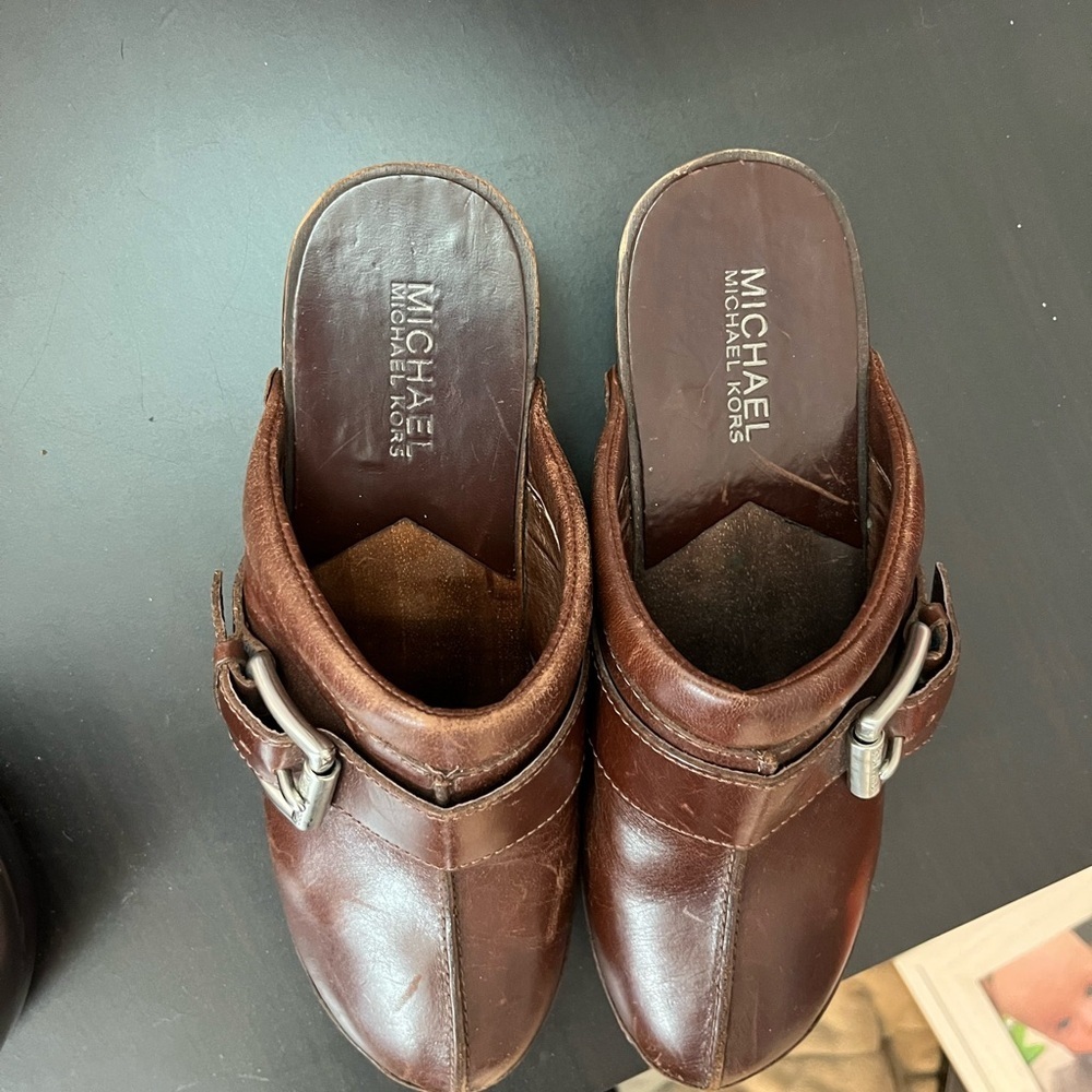 Women's Vintage Brown Leather Clogs with Studded Accents and Buckle Detail - 7M - Picture 5 of 6